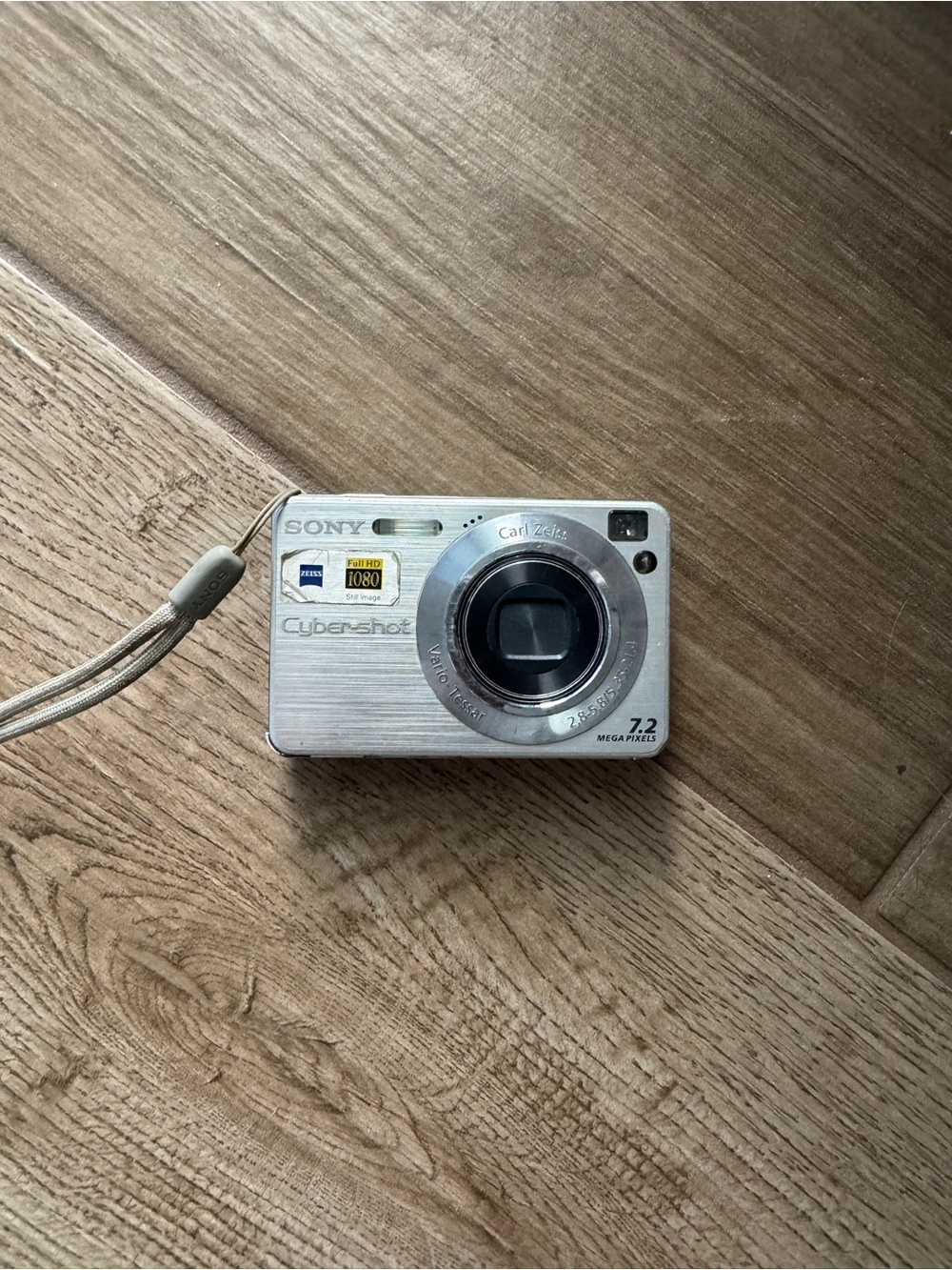 Sony Cyber-shot DSC-W120 Silver - Picture 2 of 8